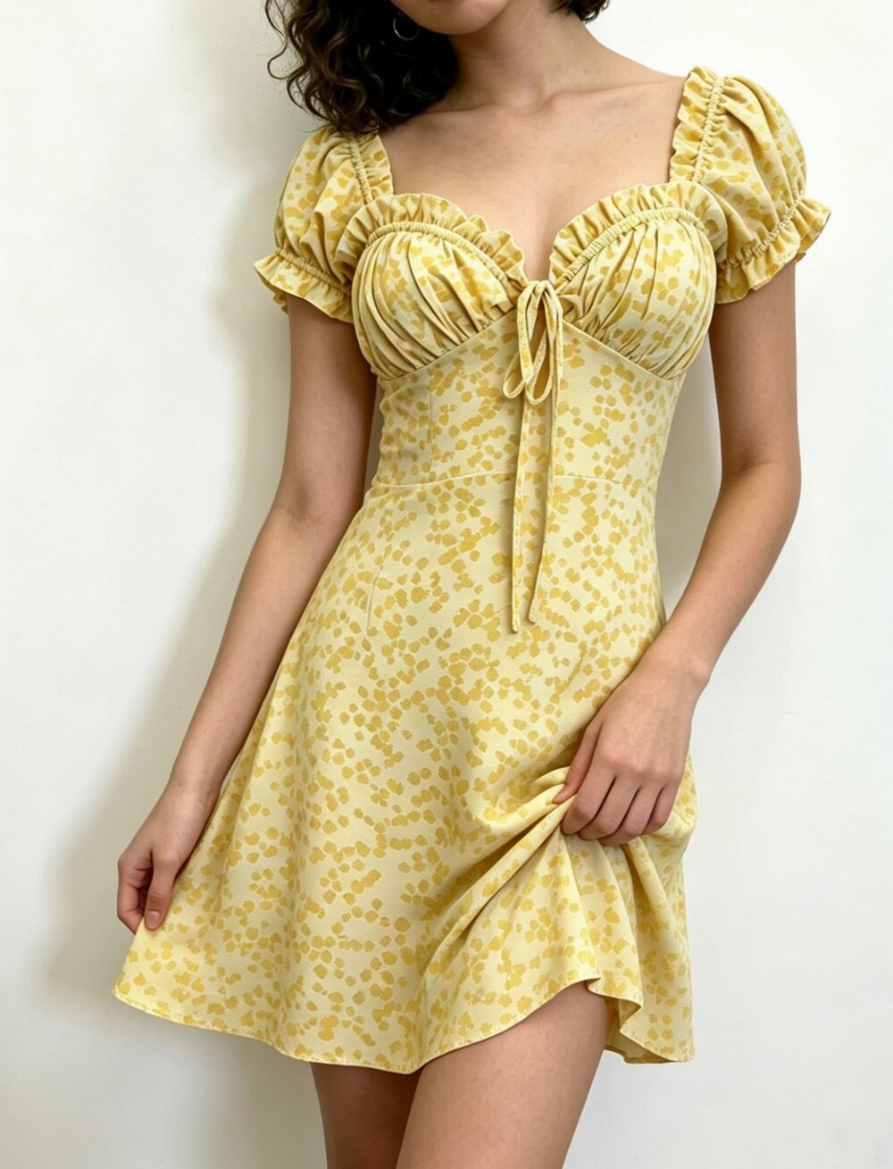 🐝🐝100% Silk, Sweetheart Tie-Front Yellow Floral Mini Dress